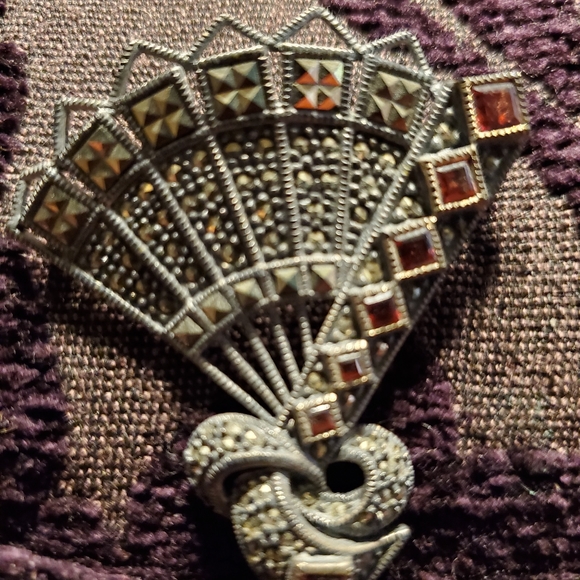 .925 Silver, Marcasite and Garnet Pin/ Pendant - Picture 3 of 5